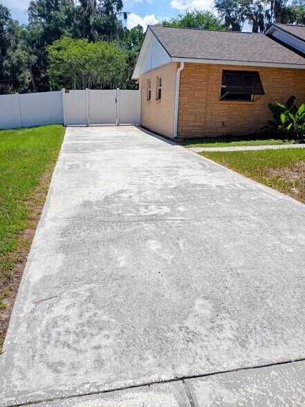 Long Front Driveway - 6904 Mathers Ln