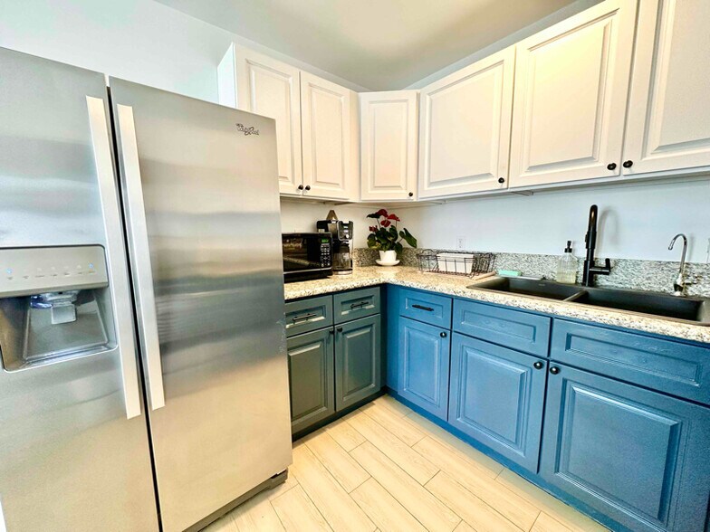 Building Photo - 72319 El Paseo Dr