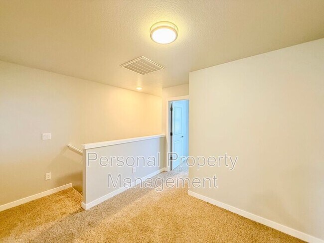 Building Photo - 417 NE Repass Rd