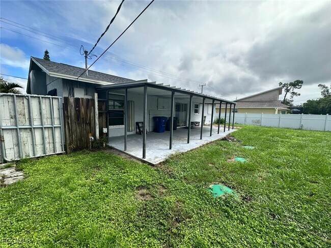 Building Photo - 9044 Pineapple Rd