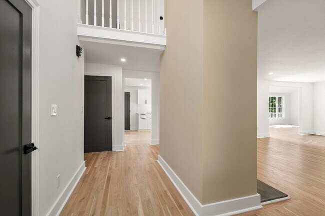 Building Photo - 576 Grove St