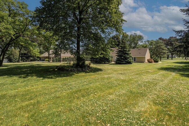 Building Photo - 3335 Sunnyview Ln