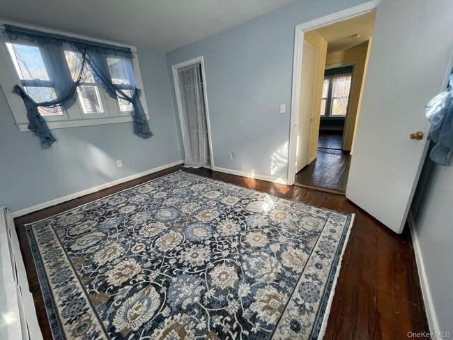 Building Photo - 427 4th St