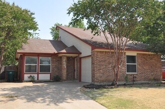 Building Photo - Spacious 3-2 in N. Ft Worth, desirable Kel...