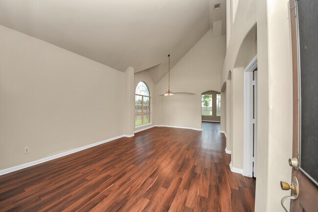 Building Photo - 530 Majestic Ridge Dr