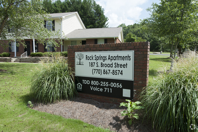 Primary Photo - Rock Springs Apartments