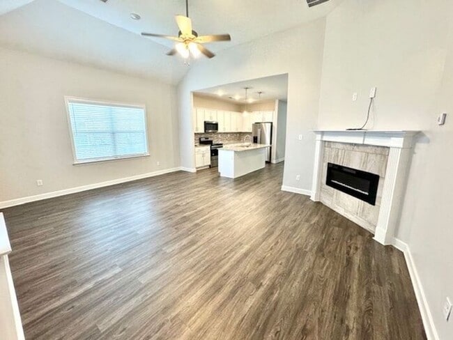 Building Photo - Now Leasing in Somerville- 4-Bedroom 3 Bat...