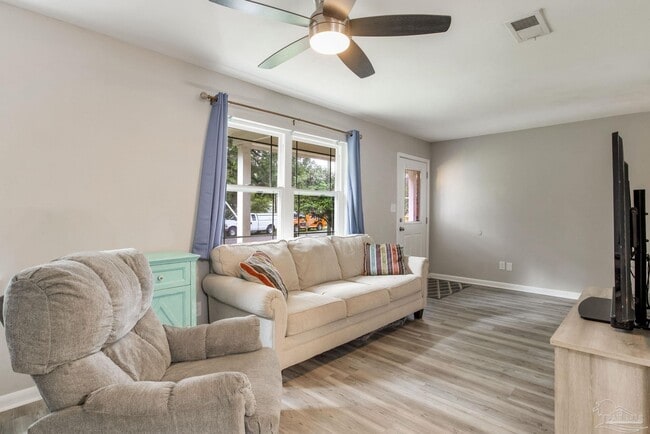 Building Photo - 520 Selina St