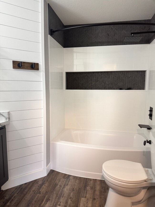 Building Photo - Beautifully Upgraded 3-Bedroom Home on a S...