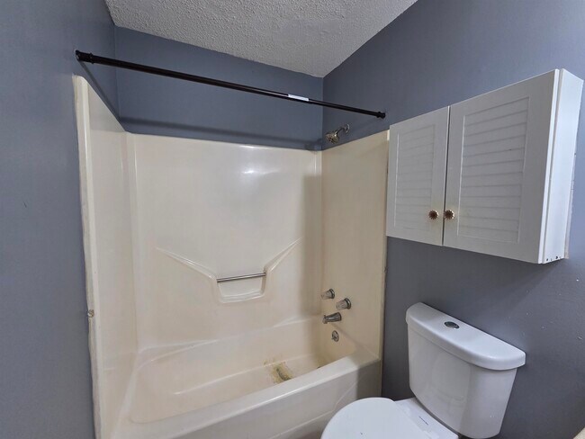 Building Photo - 96 Willow Dr