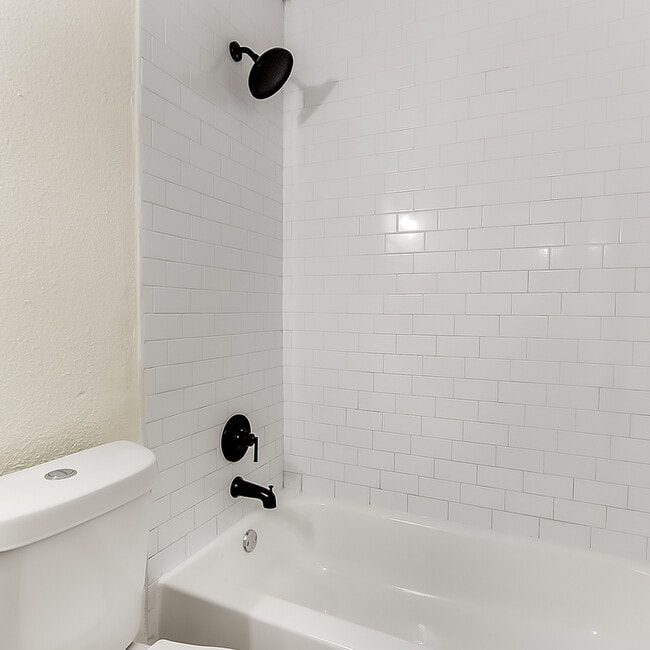 Building Photo - 408 Noble Ave