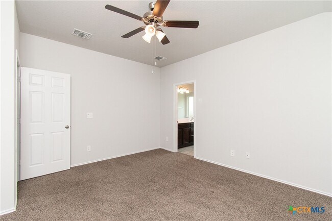Building Photo - 2321 Aylesbury Dr