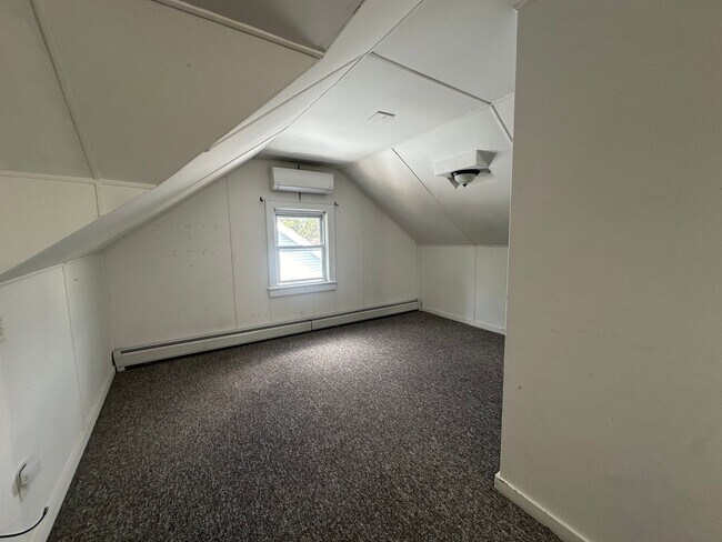 Building Photo - 321 Hemlock St