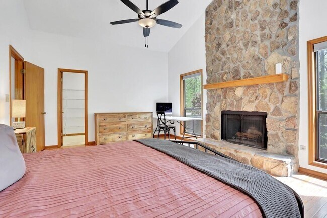 Building Photo - 6061 Blackberry Ln