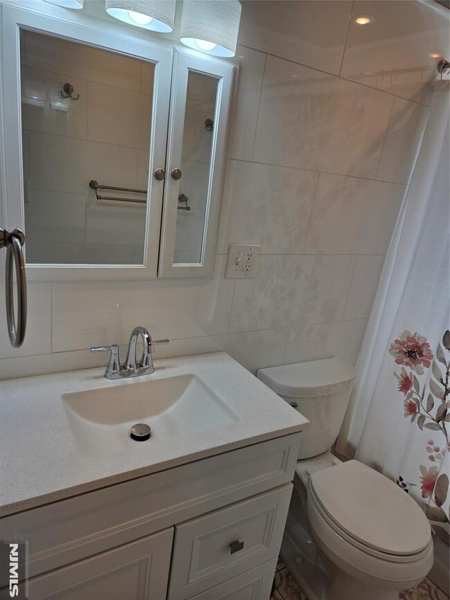 Building Photo - 14 Chestnut St