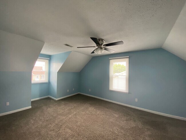 Building Photo - 607 N Greenwood Ext