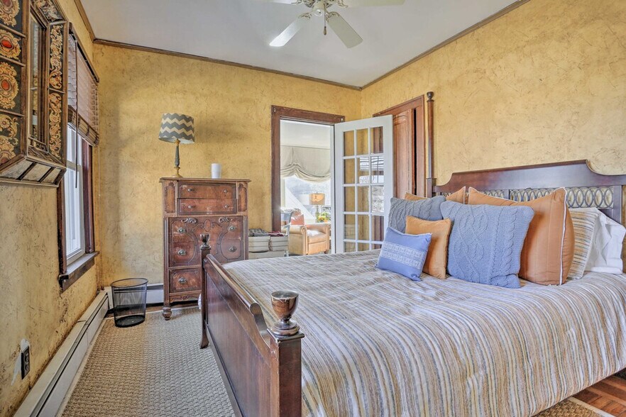 Building Photo - 257 Elm Ave