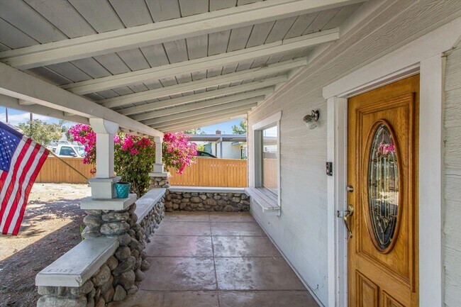 Building Photo - Remodeled Front House in Mentone