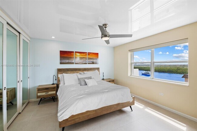 Building Photo - 3111 N Ocean Dr