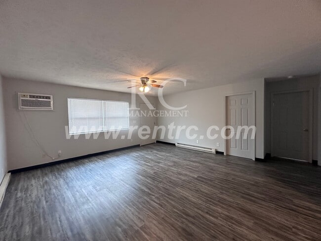 Building Photo - 1002-5 Glendale-