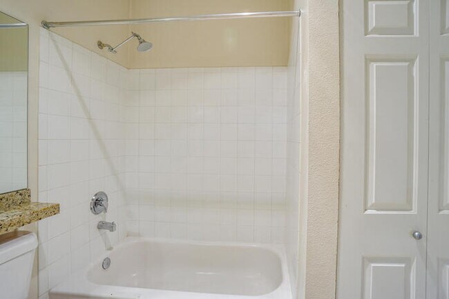 Building Photo - BEAUTIFUL CONDO ON THE COLUMBIA RIVER