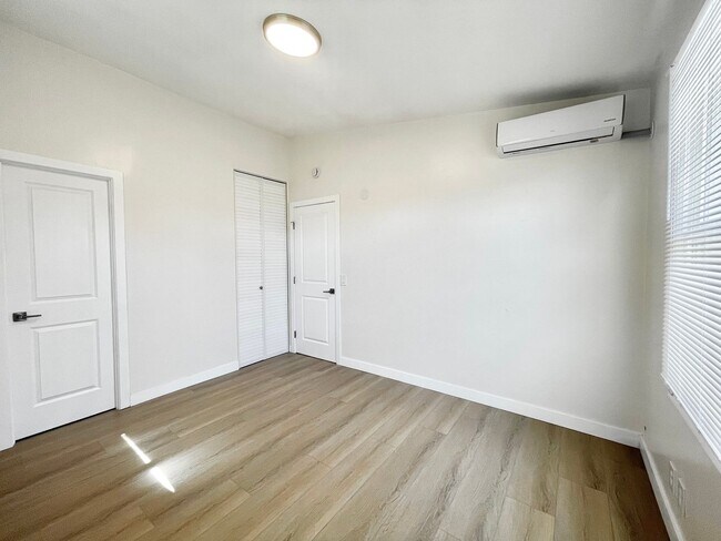 Building Photo - Beautiful Remodeled 4 Bedroom 2 Bathroom H...