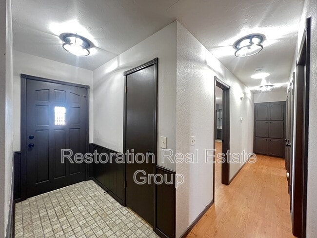 Building Photo - 819 N2964 Rd