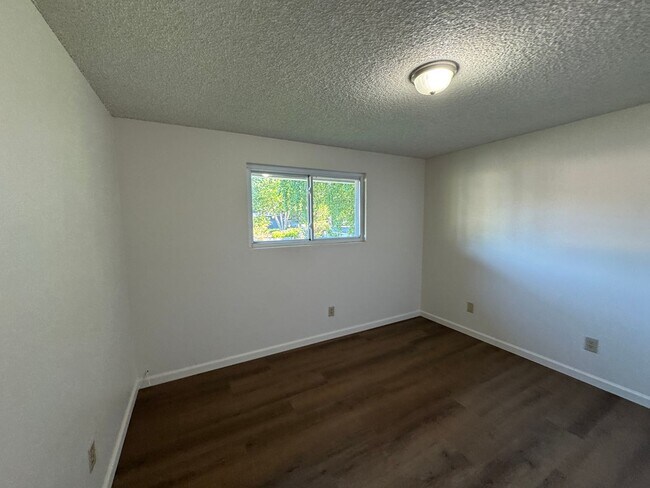 Building Photo - 3 Bedroom House in Waldport!