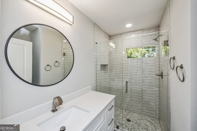 Building Photo - 2775 Glenvalley Dr