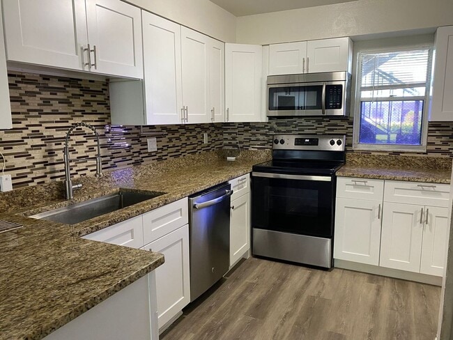 Building Photo - Apartment For Rent 2 bed / 2 bath