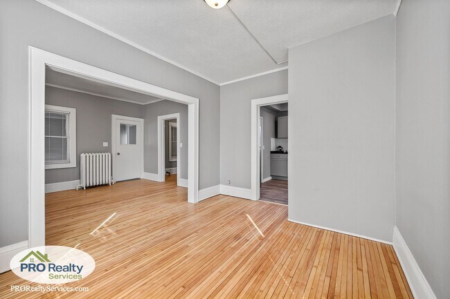 Building Photo - 3 Bedroom Home in South Minneapolis