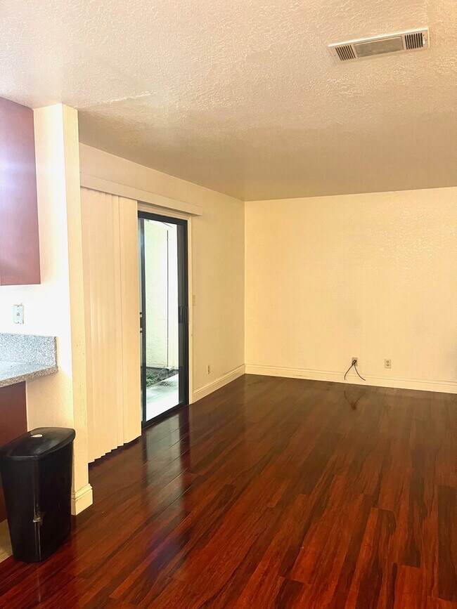 Building Photo - 8744 Fox Creek Dr