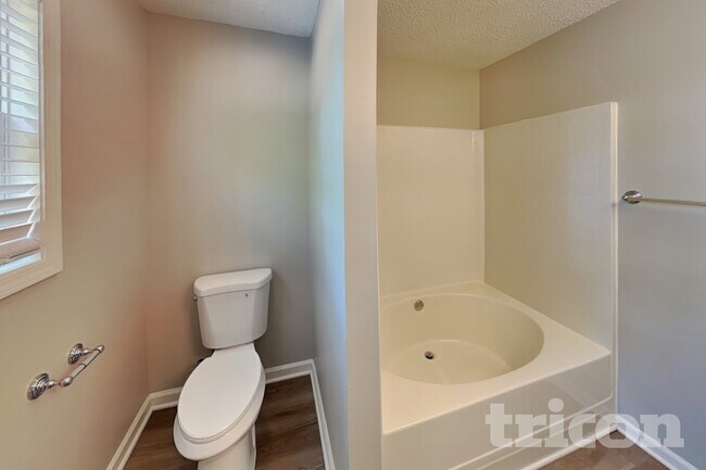Building Photo - 1614 Barbara Ann Cir