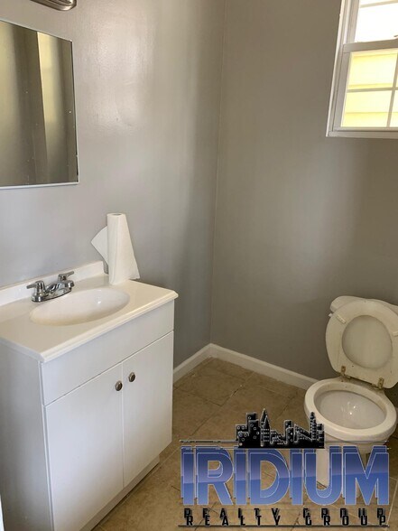 Building Photo - 86 Keen St