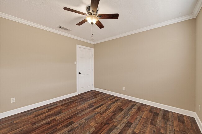 Building Photo - 11414 Meadow Lake Dr