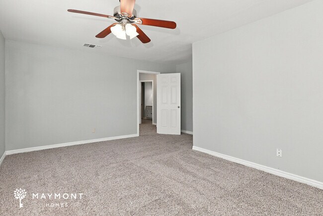 Building Photo - Spacious Home in San Antonio, TX