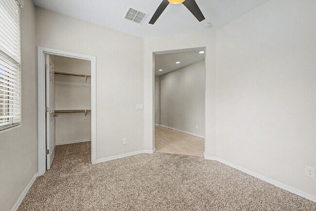 Building Photo - Glendale Home