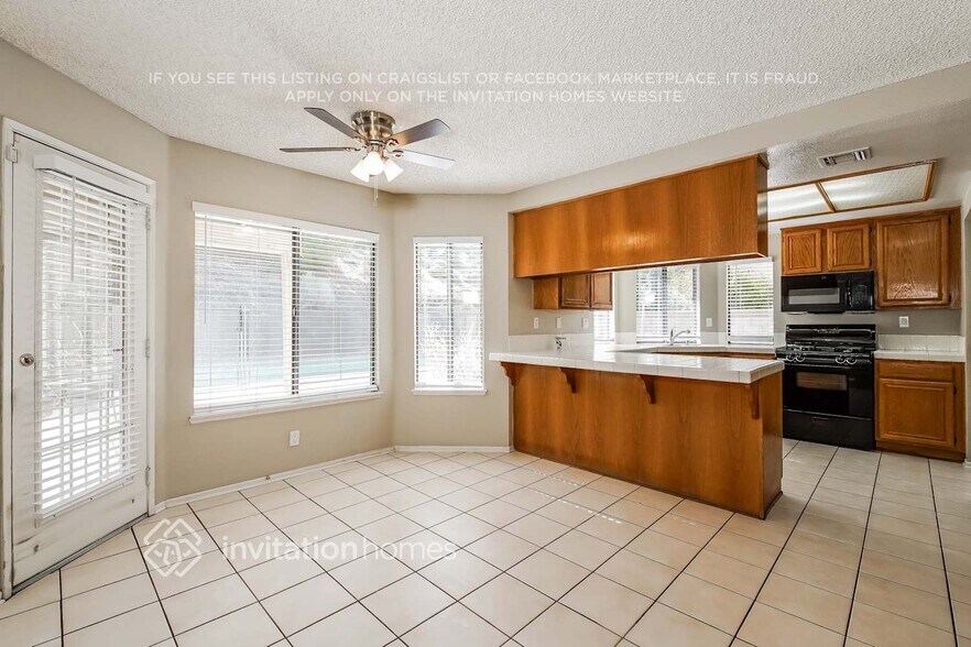 Building Photo - 4546 Grandview Dr