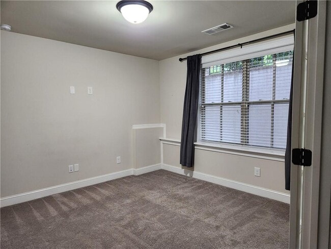 Building Photo - 1323 Faircrest Wy