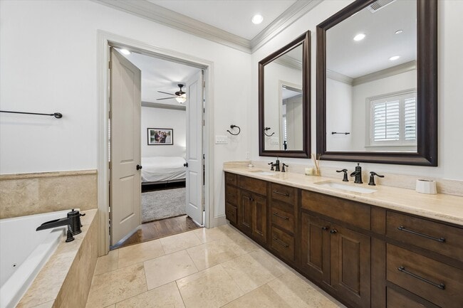 Building Photo - 1521 Oakdale St