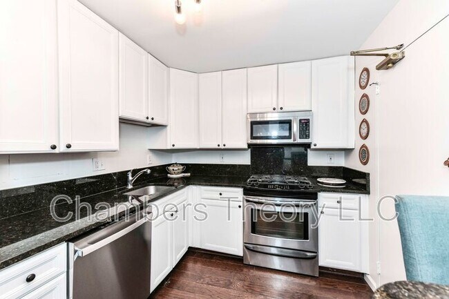 Building Photo - 1300 Army Navy Dr