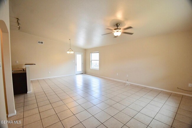 Building Photo - 14229 Otter Point Ct