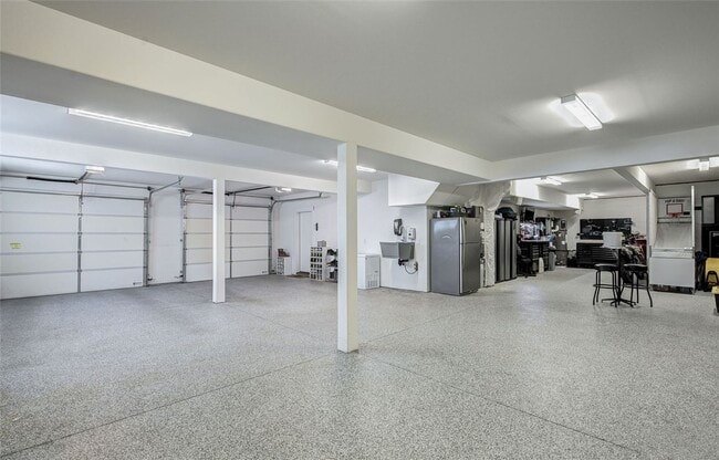 Building Photo - Beautiful 3+ bed, 3 bath home with 4 car garage, VIEWS, chef's kitchen and much more!