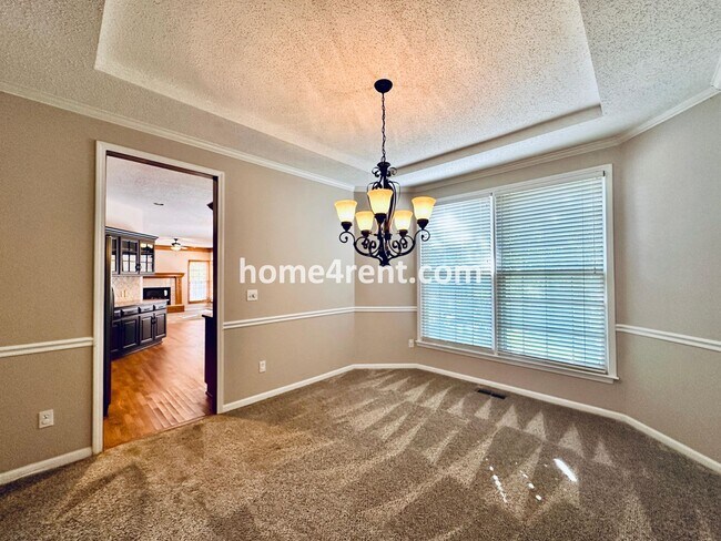 Building Photo - Beautiful, Spacious Home w/ Open Floor Pla...