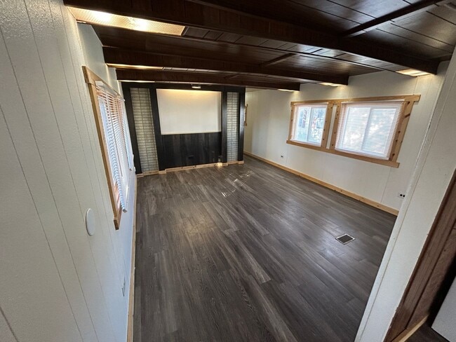Building Photo - 2 Bedroom 1 Bath Updated Mobile Home in A & J Mobile Home Park