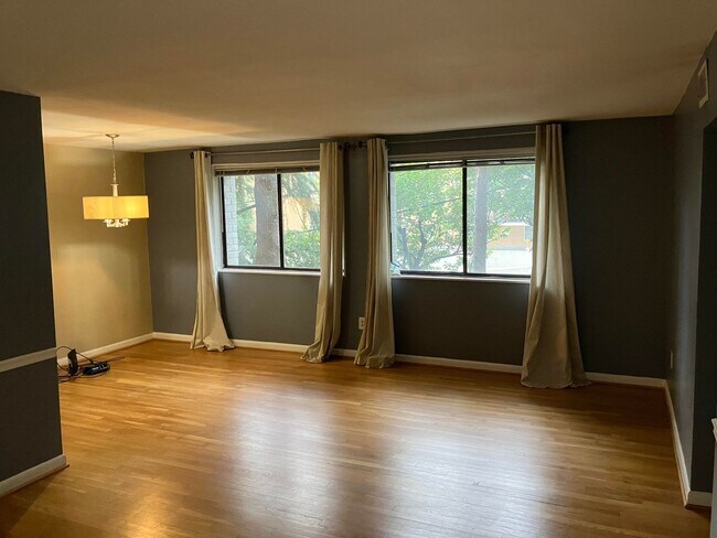 Building Photo - 1 BR/1 BA condo for rent in Courthouse, Ar...