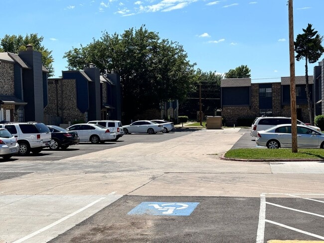Building Photo - 1-bed, 1-bath apartment with washer and dryer provided