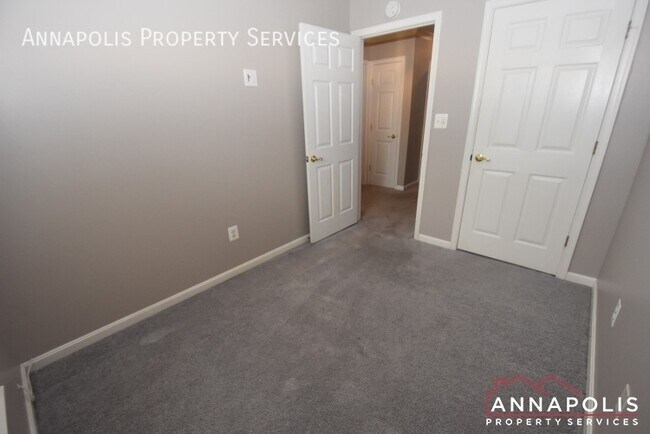 Building Photo - 30 Harbour Heights Dr