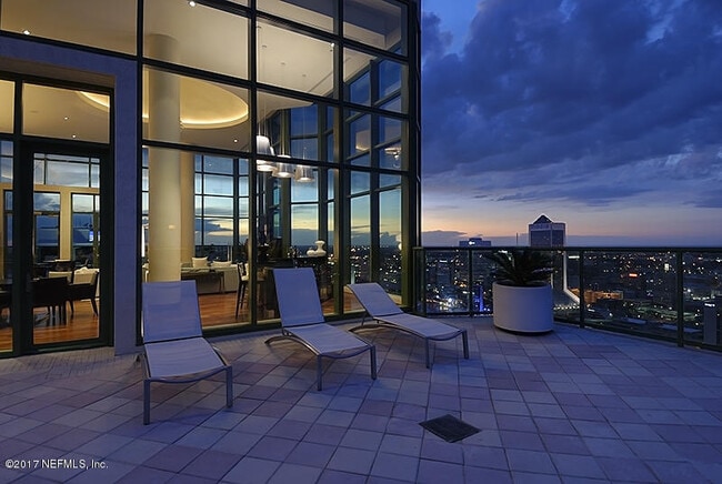 Building Photo - 1431 Riverplace Blvd