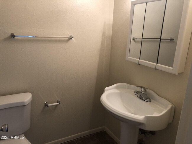 Building Photo - 26 E Duke Dr